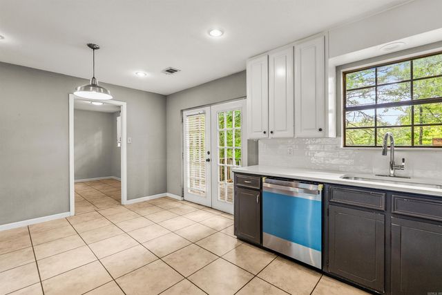 65 Point West Circle, Little Rock, AR 72211
