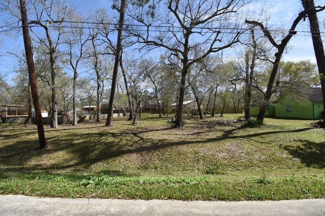 1510 Pine Grove Drive, Dickinson, TX 77539