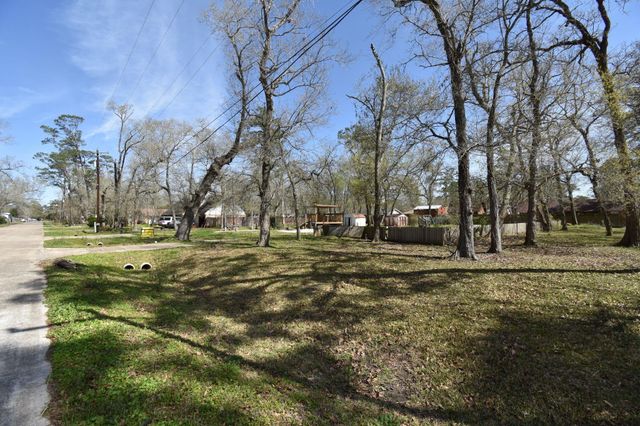 1510 Pine Grove Drive, Dickinson, TX 77539