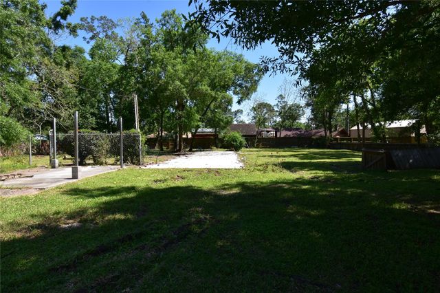 1510 Pine Grove Drive, Dickinson, TX 77539