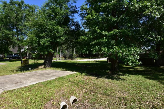 1510 Pine Grove Drive, Dickinson, TX 77539