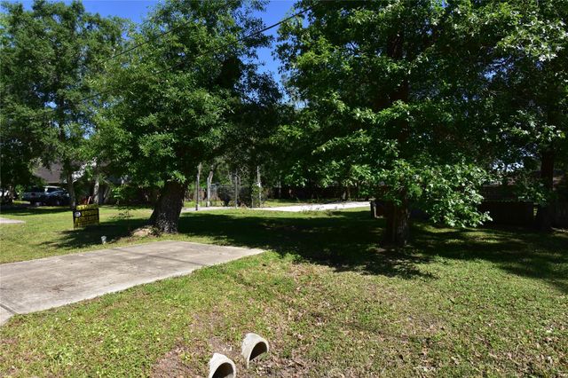 1510 Pine Grove Drive, Dickinson, TX 77539