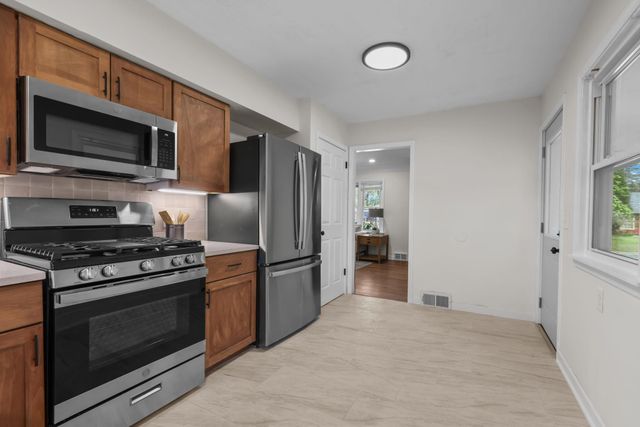 3349 49th Avenue N, Brooklyn Center, MN 55429