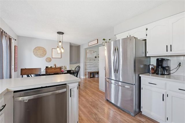 112 NE 6th Street, Blue Springs, MO 64014