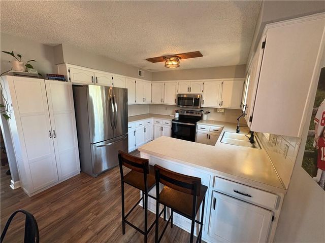 112 NE 6th Street, Blue Springs, MO 64014