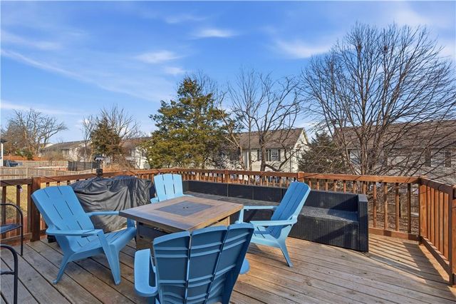 112 NE 6th Street, Blue Springs, MO 64014