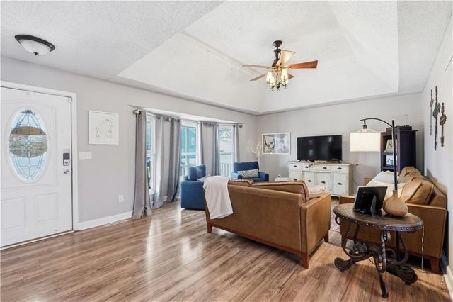 112 NE 6th Street, Blue Springs, MO 64014