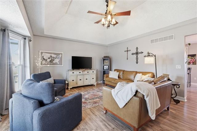 112 NE 6th Street, Blue Springs, MO 64014