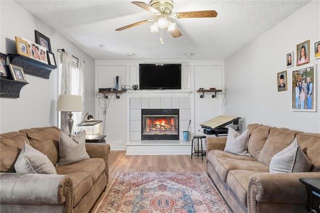 112 NE 6th Street, Blue Springs, MO 64014