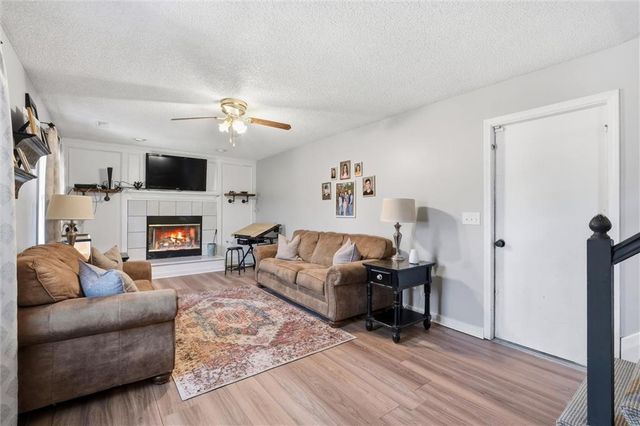 112 NE 6th Street, Blue Springs, MO 64014