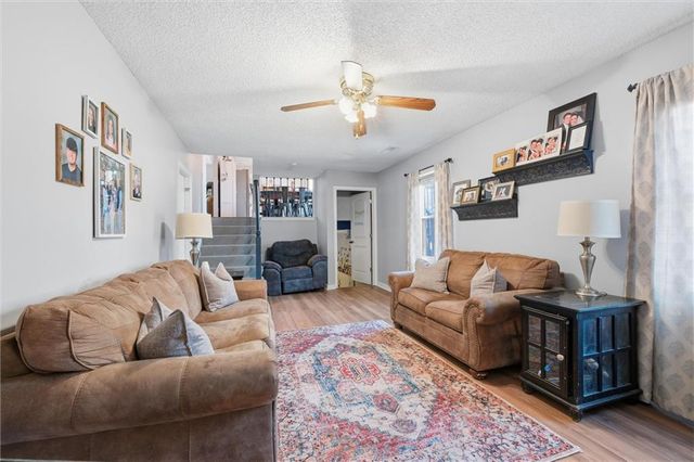 112 NE 6th Street, Blue Springs, MO 64014