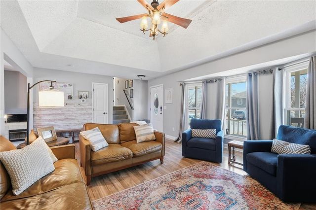 112 NE 6th Street, Blue Springs, MO 64014