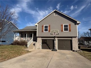 112 NE 6th Street, Blue Springs, MO 64014