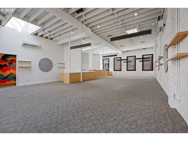 220 Sw 1ST Ave, Portland, OR 97204