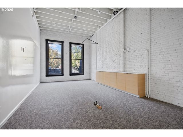 220 Sw 1ST Ave, Portland, OR 97204