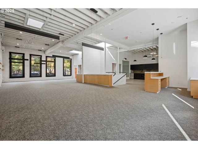 220 Sw 1ST Ave, Portland, OR 97204