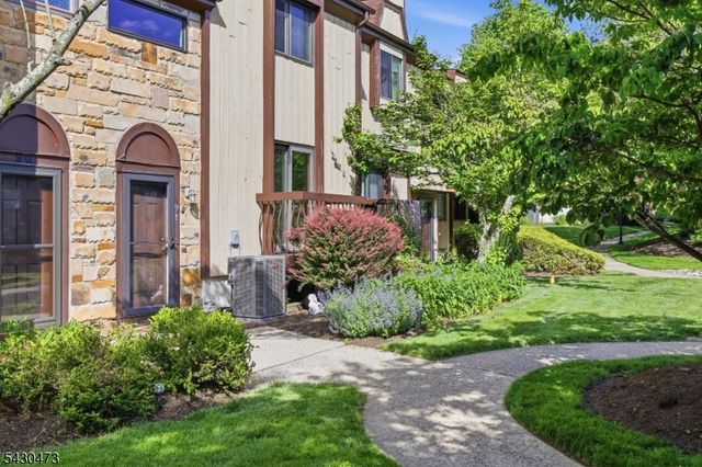91 Nottingham Sq, Washington Twp., NJ 07853