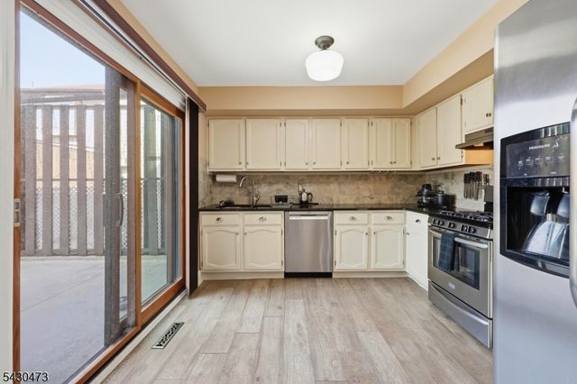91 Nottingham Sq, Washington Twp., NJ 07853