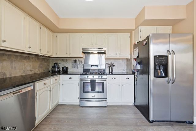 91 Nottingham Sq, Washington Twp., NJ 07853