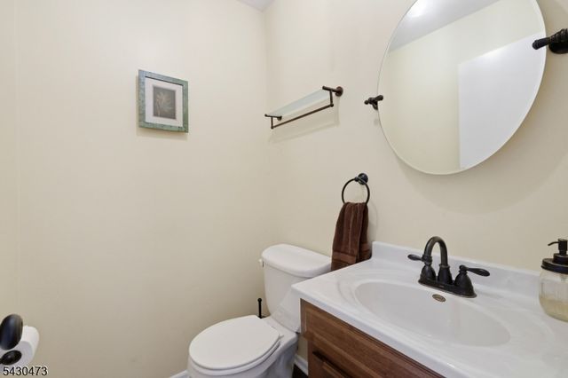 91 Nottingham Sq, Washington Twp., NJ 07853