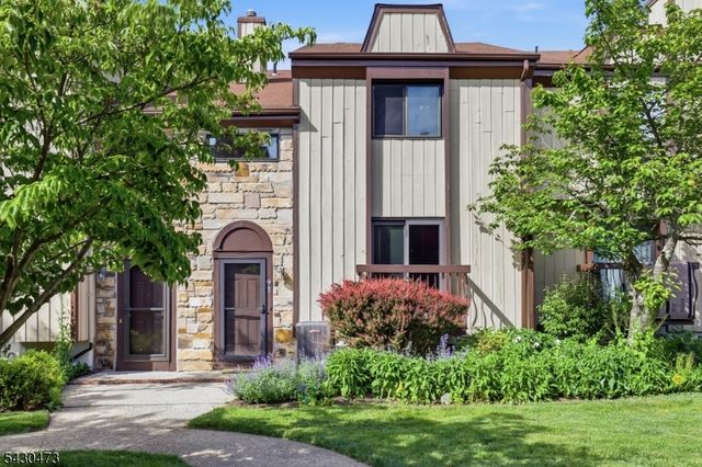 91 Nottingham Sq, Washington Twp., NJ 07853
