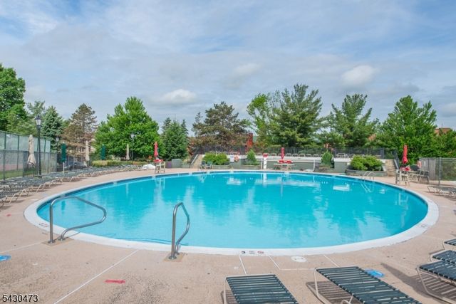 91 Nottingham Sq, Washington Twp., NJ 07853