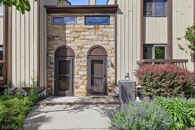 91 Nottingham Sq, Washington Twp., NJ 07853
