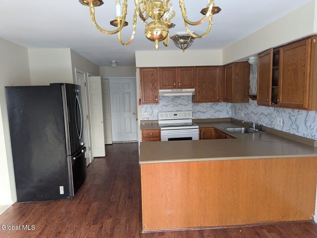 13 Erie Court, Waterford, NY 12188