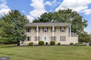 122 COBBLESTONE DR, Mount Laurel, NJ 08054