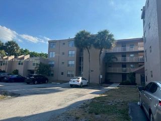 9450 Live Oak Pl 108, Davie, FL 33324