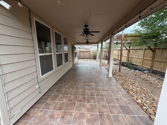 1310 Ainsley Way Drive, Pearland, TX 77581