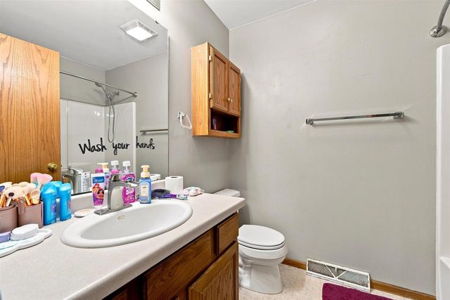 75 ROLLING GREEN CIRCLE, Oshkosh, WI 54904