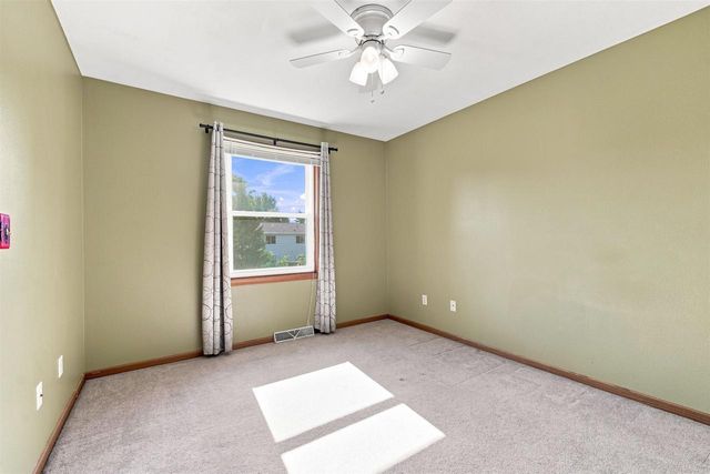 75 ROLLING GREEN CIRCLE, Oshkosh, WI 54904