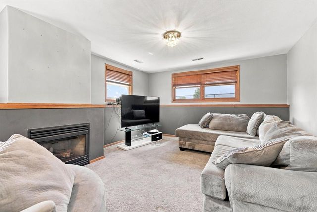75 ROLLING GREEN CIRCLE, Oshkosh, WI 54904