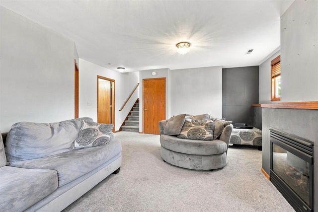75 ROLLING GREEN CIRCLE, Oshkosh, WI 54904
