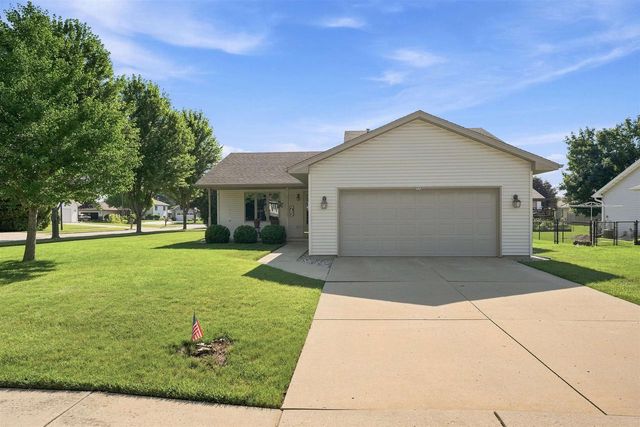 75 ROLLING GREEN CIRCLE, Oshkosh, WI 54904