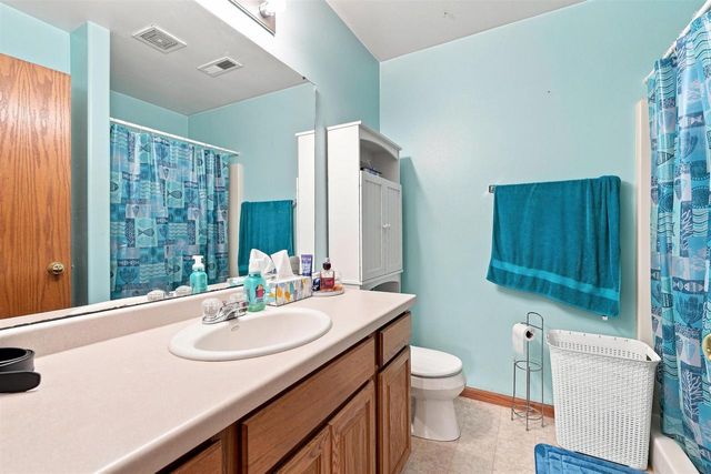 75 ROLLING GREEN CIRCLE, Oshkosh, WI 54904