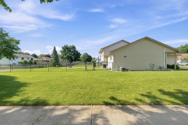 75 ROLLING GREEN CIRCLE, Oshkosh, WI 54904