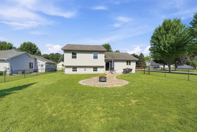 75 ROLLING GREEN CIRCLE, Oshkosh, WI 54904