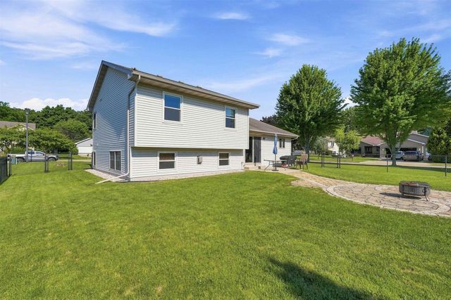 75 ROLLING GREEN CIRCLE, Oshkosh, WI 54904