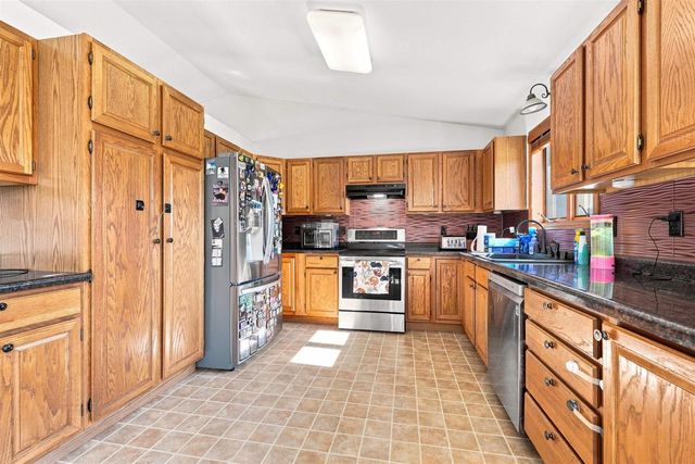 75 ROLLING GREEN CIRCLE, Oshkosh, WI 54904