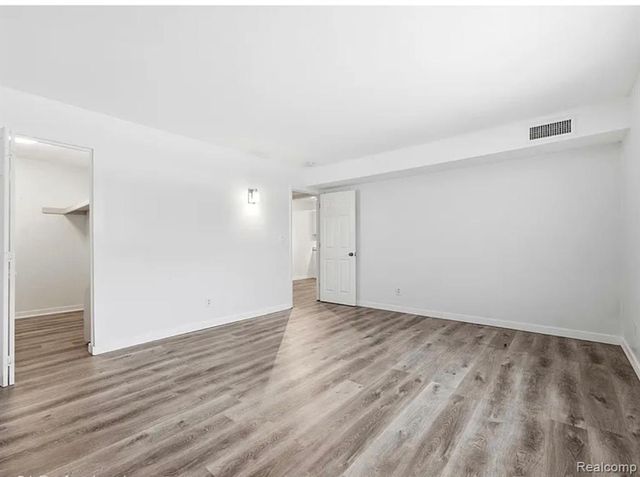 2375 Walton Boulevard 8, Rochester Hills, MI 48309