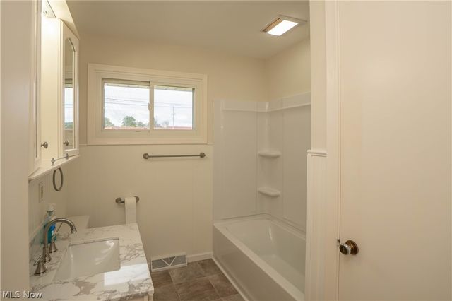 1615 Whipple Avenue NW, Canton, OH 44708