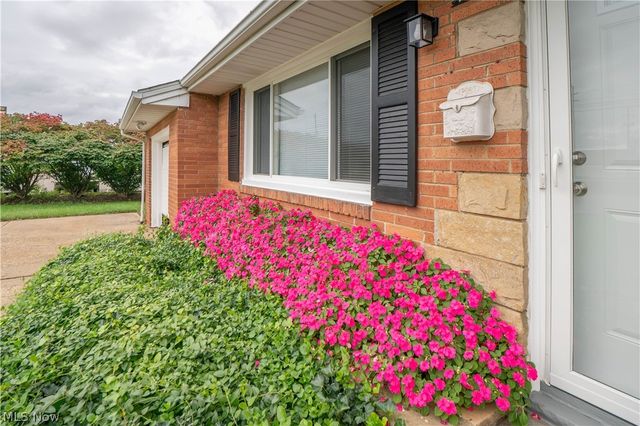 1615 Whipple Avenue NW, Canton, OH 44708