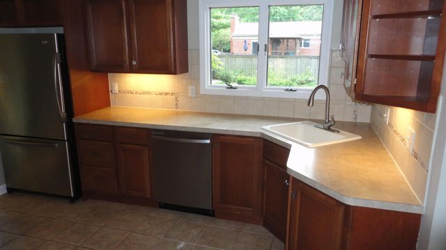 674 Canterbury Drive, Saline City, MI 48176