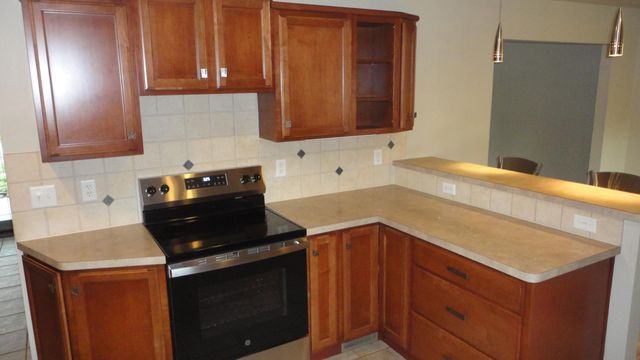 674 Canterbury Drive, Saline City, MI 48176