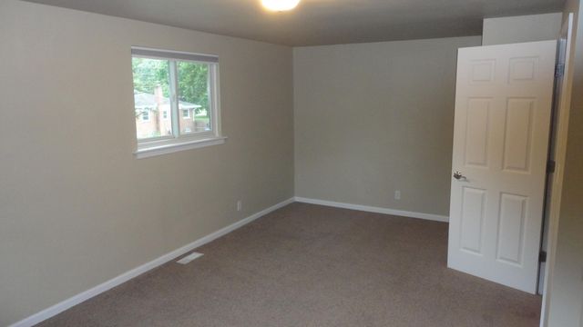 674 Canterbury Drive, Saline City, MI 48176