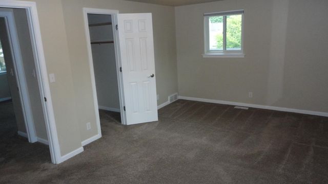 674 Canterbury Drive, Saline City, MI 48176