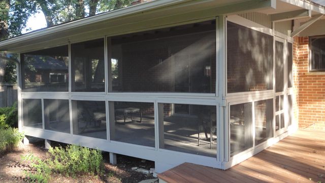 674 Canterbury Drive, Saline City, MI 48176