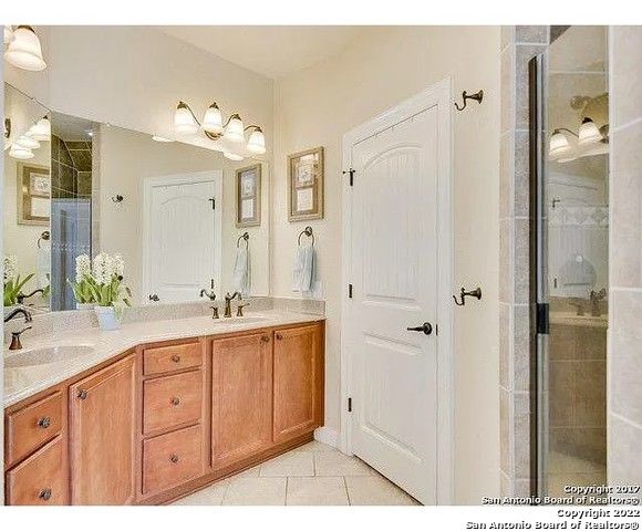 110 SURREY DR, Boerne, TX 78006